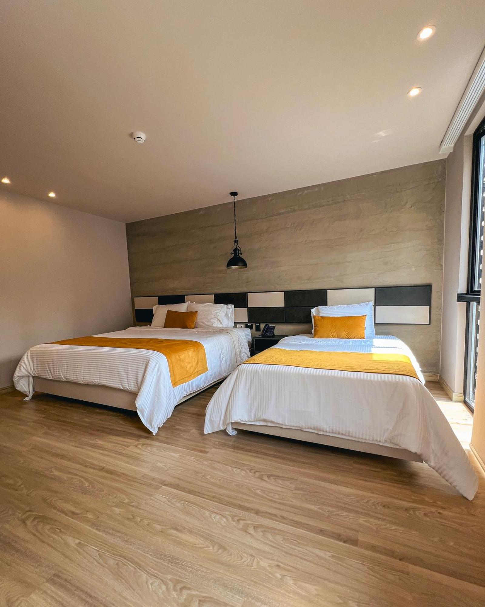 פריירה Balmoral Plaza Hotel מראה חיצוני תמונה